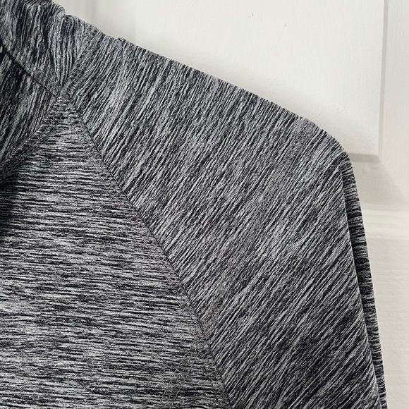 Old Navy Long Sleeve Active Top (Size XS) - Picture 4 of 8